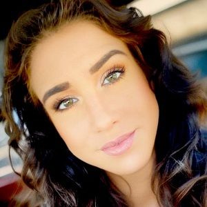 Meet your Posher, Dina